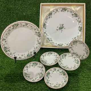 Narumi Green Grape Vine Bone China Intact Gold Lining Plate, 1pc Charger Serving Plate 12” inches, 1pc Dinner Plate 10.5” inches, 5pcs Dessert Plates 5.75” inches with Backstamp and Box - P2,200.00 Take All