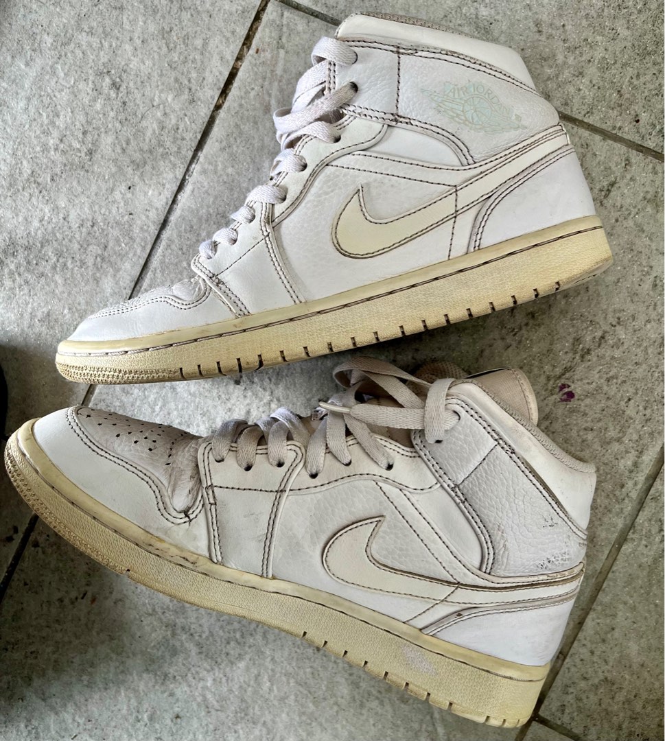 aj1 mid triple white