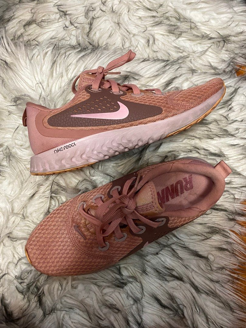 NIKE LEGEND REACT RUST PINK RUNNING SHOES (Category: Sneakers) located in Quezon City. Submitted by decluttereo (Listing ID 1305336760, Image 3). Description: — bought in korea outlet (2020?) — barely used rfs : decluttering.