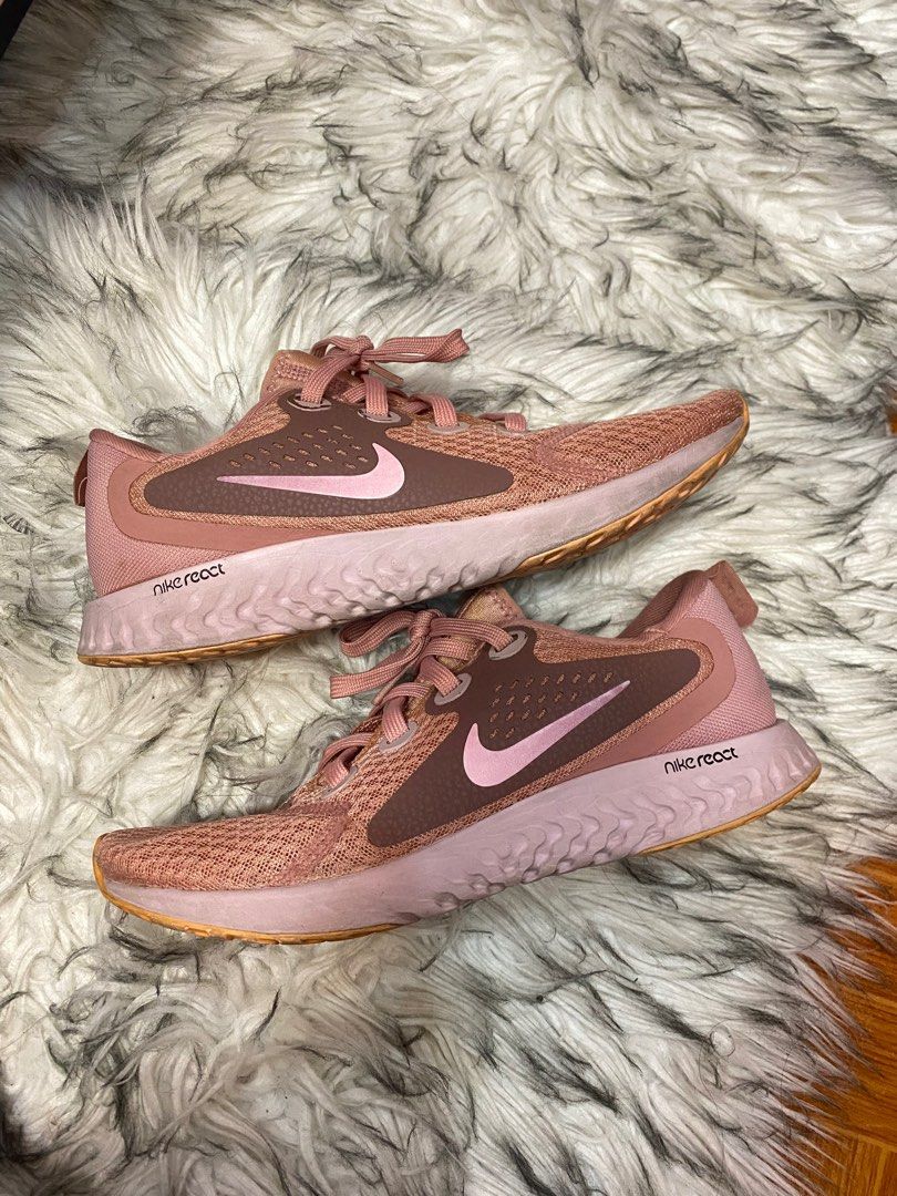 Nike legend react pink 2025