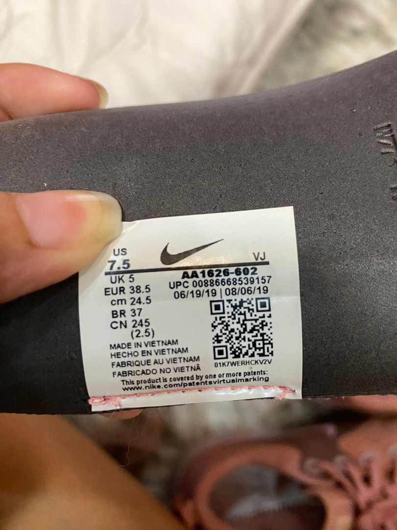 NIKE LEGEND REACT RUST PINK RUNNING SHOES (Category: Sneakers) located in Quezon City. Submitted by decluttereo (Listing ID 1305336760, Image 2). Description: — bought in korea outlet (2020?) — barely used rfs : decluttering.