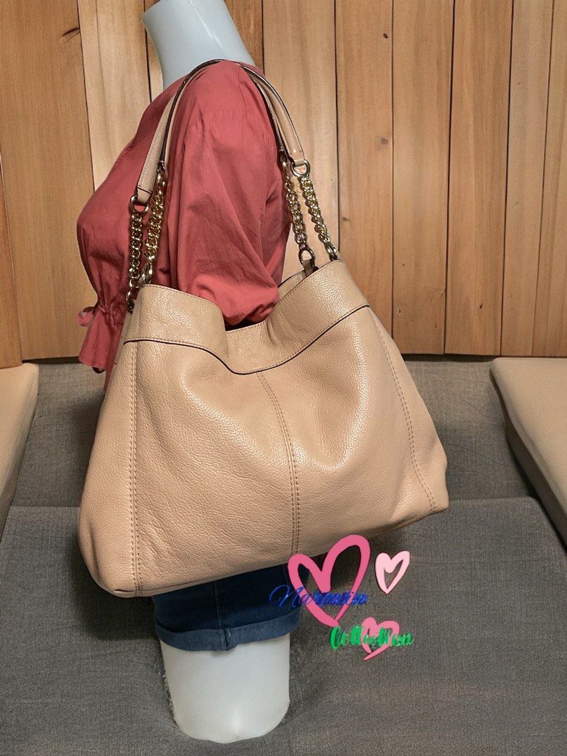Preloved Coach Lexy Shoulder Bag (Category: Luxury Bags & Wallets) located in La Trinidad. Submitted by naravincollections (Listing ID 1305351487, Image 2). Description: In excellent condition No rubs and stains Clean. Ready to use upon arrival Gold plated hardwares are still in great shade, not tarnished. Rubber edges/linings are well intact. ***This is a preloved item so please expect signs of usage. There maybe some very minor flaws that the s