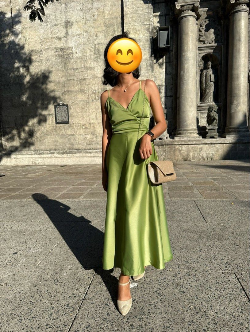 Pre-loved Sage Green Dress (Category: Dresses) located in Quezon City. Submitted by abrils_preloved (Listing ID 1305455177, Image 2). Description: Mid-length sleeve and backless dress for Wedding, Debut, Prom Parties. For petite women, above ankle length for 5'3. Worn only ones for Wedding.