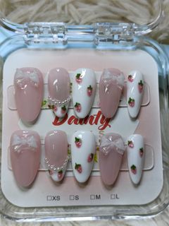 (Category: ) located in . Submitted by daintydays__ (Listing ID 1305405349, Image 1). Description: .