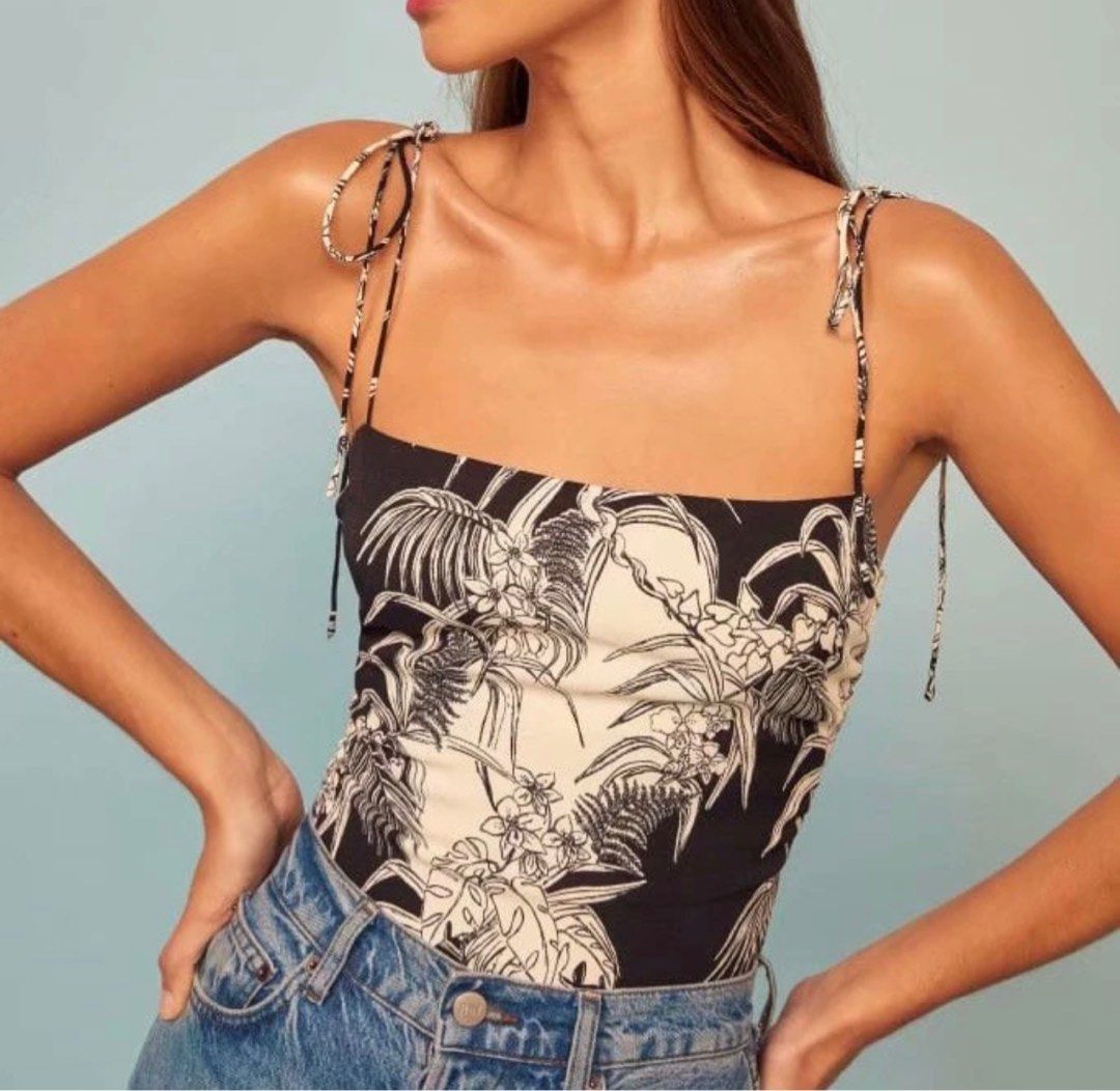 Printed Sleeveless Tank Top (Category: Sleeveless) located in Rizal. Submitted by beaa23 (Listing ID 1304871913, Image 2). Description: Rfs: too small for me Tank top Plant printed Resort wear Loungewear Crop top Sleeveless .