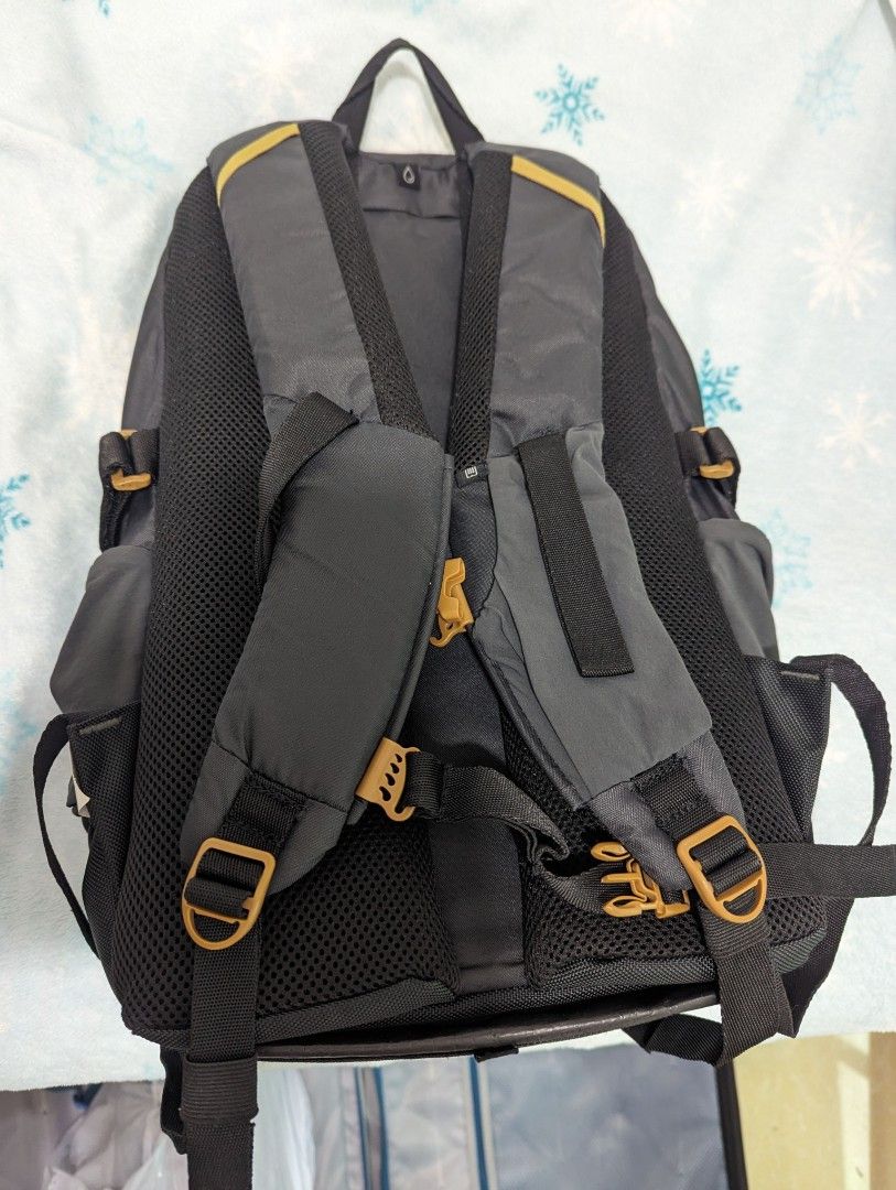 Quechua backpack (Category: Backpacks) located in Muntinlupa City. Submitted by tech2000ph (Listing ID 1305406715, Image 2). Description: .