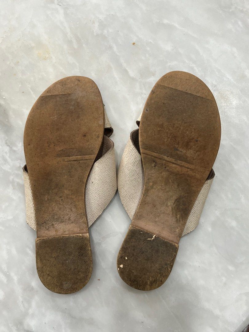 Renegade Folk Better Together Size 8 (Category: Flats & Sandals) located in Davao. Submitted by firsttimemother (Listing ID 1305363220, Image 2). Description: Renegade Folk Better Together Size 8 Well used Needs cleaning.