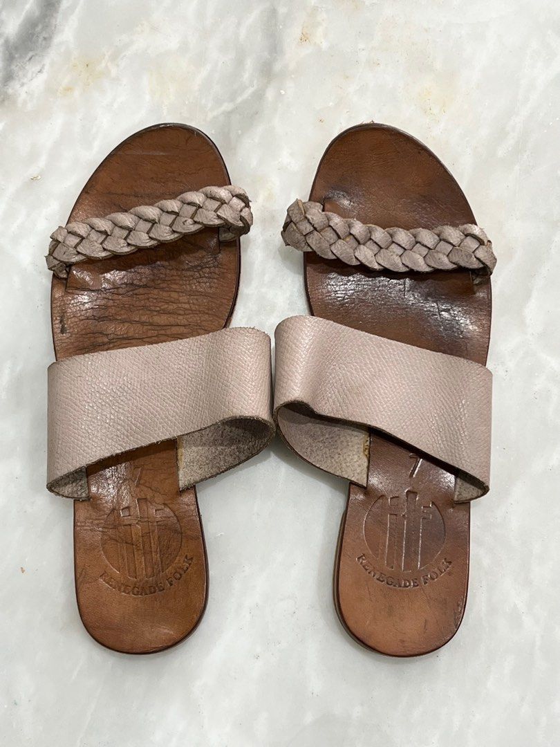 Renegade Folk Size 7 (Category: Flats & Sandals) located in Davao. Submitted by firsttimemother (Listing ID 1305362916, Image 1). Description: Renegade Folk Size 7 Well used Needs cleaning.