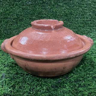 S6 Claypot Donabe Earthenware Terracotta Cooking Pot with Flaw as posted 9.75” x 6.5” inches - P350.00