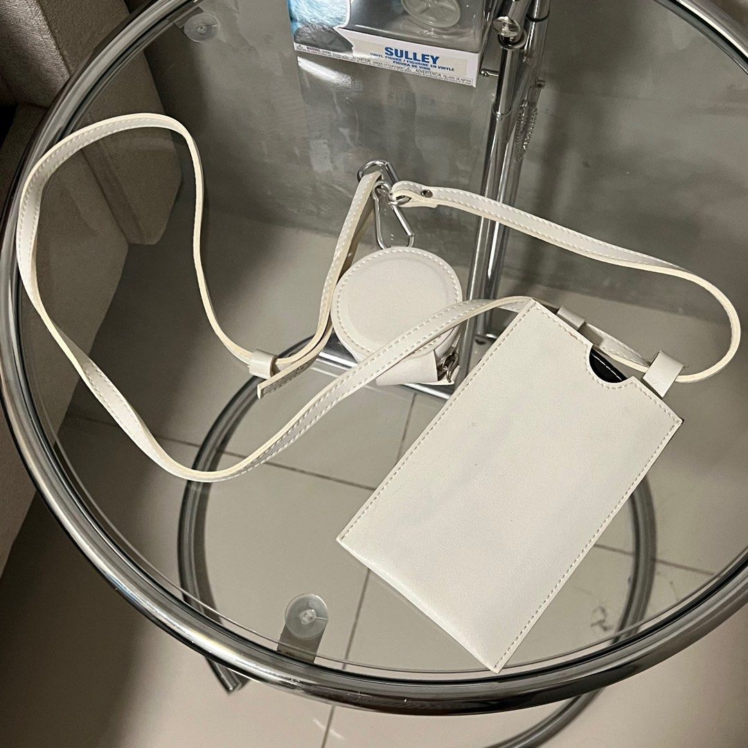 Sling for phone and airpods (Category: Cross-body Bags) located in Quezon City. Submitted by _beanieee (Listing ID 1305448650, Image 1). Description: .