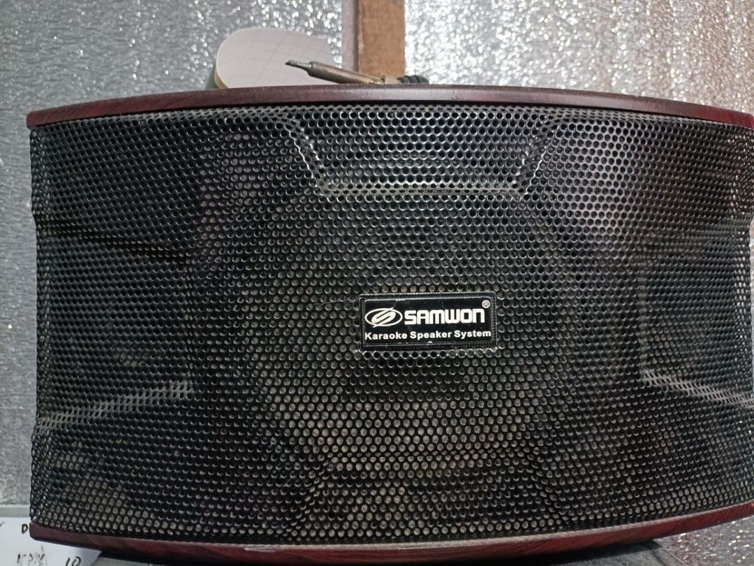 Speaker with amplifier Bluetooth (samwon) (Category: Soundbars, Speakers & Amplifiers) located in San Pedro. Submitted by kanor1234 (Listing ID 1305310910, Image 3). Description: samwon Bluetooth speaker with amplifier..good for karaoker.