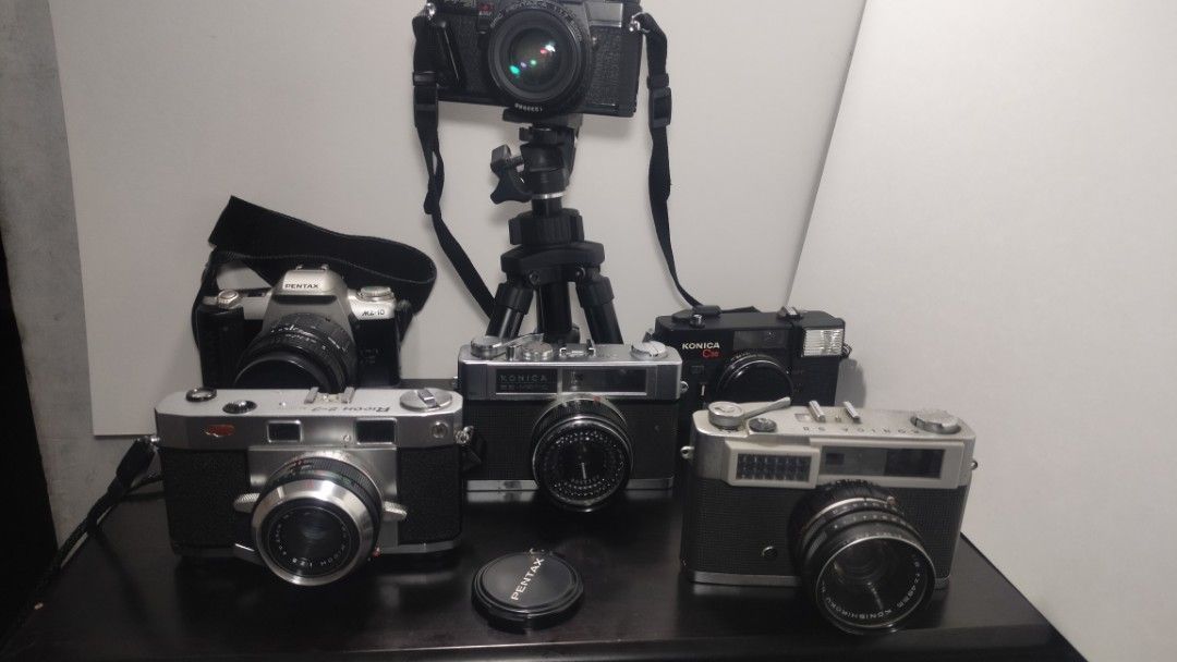 Vintage camera collection (Category: Cameras) located in Dasmarinas. Submitted by emmakim08 (Listing ID 1305339426, Image 1). Description: vintage camera collection take all 7,500.