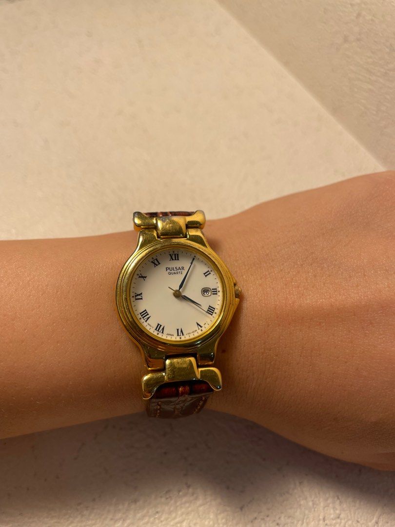 Pulsar quartz women's watch shop
