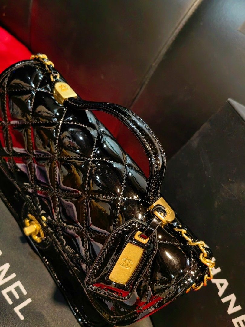 Vp CC top handle patent leather (Category: Luxury Bags & Wallets) located in Cebu City. Submitted by erlacoleccion (Listing ID 1305475440, Image 3). Description: Japan auction Vp gift collection GENUINE LEATHER with holosticker inside NO FLAWS quality GUARANTEED 🇯🇵.