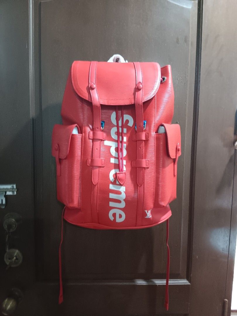 bagpack (Category: Luxury Bags & Wallets) located in Manila. Submitted by abelardolu31963 (Listing ID 1305550531, Image 3). Description: supreme bag pack.