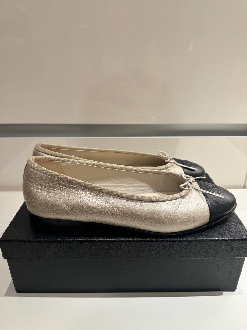 Chanel Ballerines Ballet Flats (Category: Sneakers & Footwear) located in Manila. Submitted by dashlux (Listing ID 1305655865, Image 2). Description: Items will be ship out around August since I’m currently out of the country. But can reserve now 🥿 Rare item 🍂 Up for grabs now 💕 .