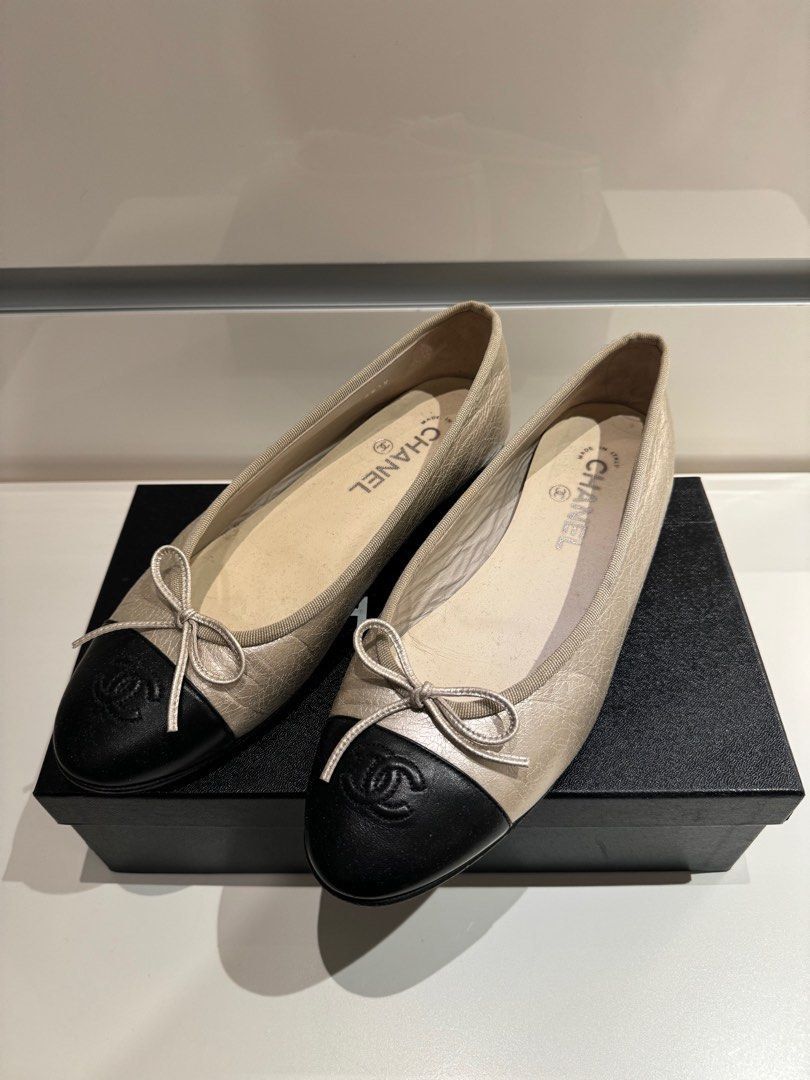 Chanel Ballerines Ballet Flats (Category: Sneakers & Footwear) located in Manila. Submitted by dashlux (Listing ID 1305655865, Image 1). Description: Items will be ship out around August since I’m currently out of the country. But can reserve now 🥿 Rare item 🍂 Up for grabs now 💕 .