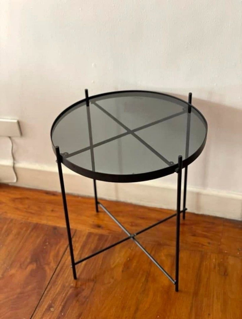 Coffee table / Side table (Category: Tables & Sets) located in Quezon City. Submitted by motchikun28 (Listing ID 1305602800, Image 3). Description: Elegant black coffee/side table well-used but probably can be restored easily last price pick up salcedo village, makati.