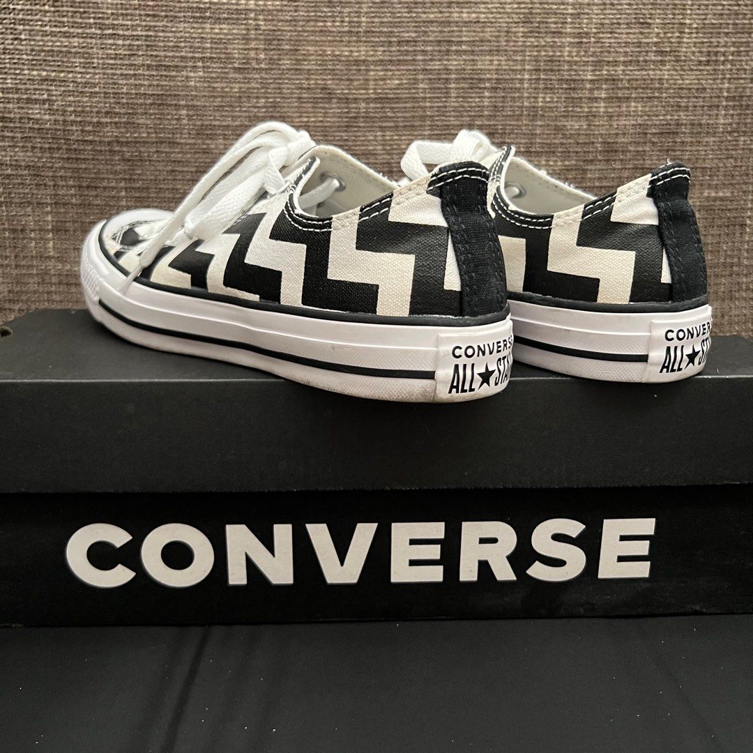 Sale Converse chuck taylors EU 37.5 Women s Fashion Footwear Sneakers on Carousell