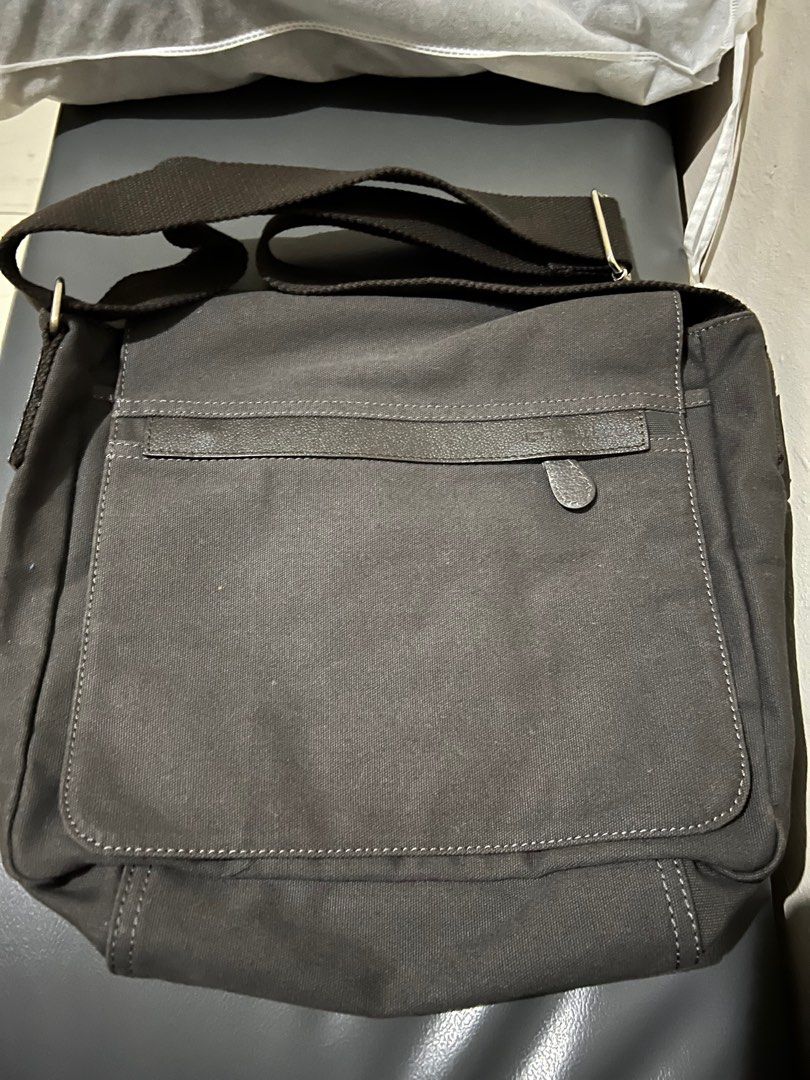 Debenhams messenger bag Men s Fashion Bags Sling Bags on Carousell