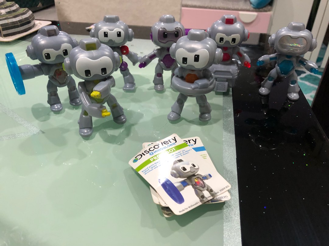 Cajita feliz discovery robots online