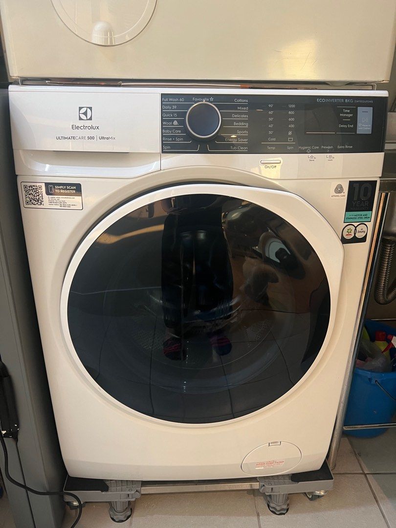 Electrolux washing machine inverter (Category: Washing Machines and Dryers) located in Makati City. Submitted by kelly17li (Listing ID 1305667949, Image 2). Description: Slightly used 1 year plus Good working condition Retails at 45k Rfs: moving out.