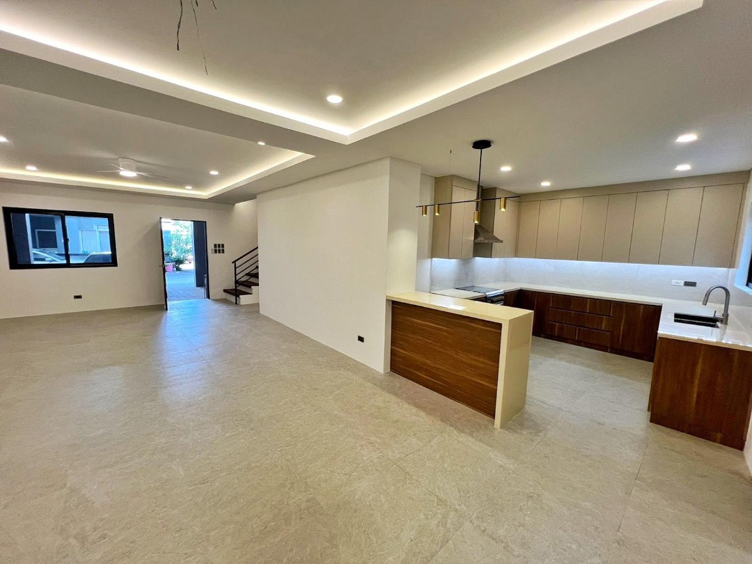 (Category: ) located in . Submitted by justinteerealty (Listing ID 1305617136, Image 1). Description: .