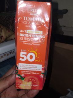 Fresh Skinlab Tomato Glass Skin 3-in-1 Vitamin C Brightening Sunscreen SPF 50