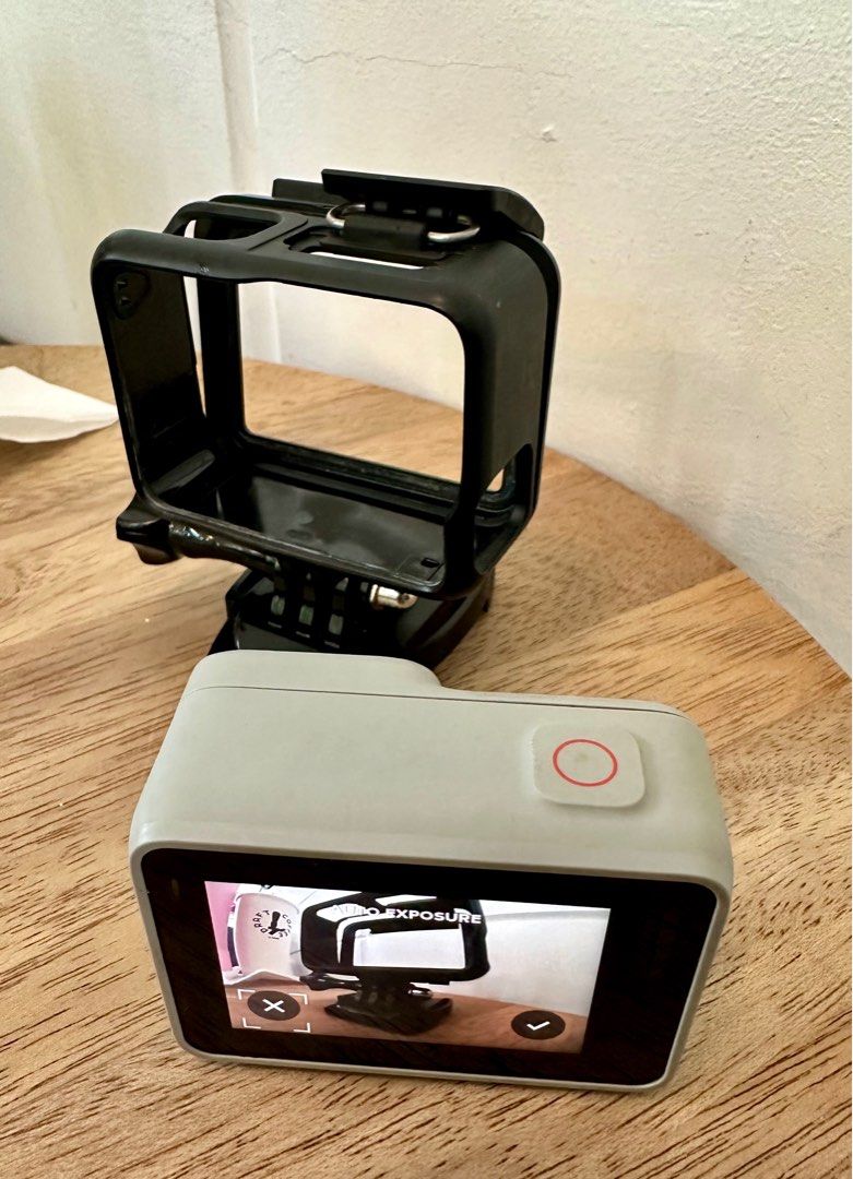GoPro Hero 7 white preloved (Category: Video Cameras) located in Quezon City. Submitted by littleliv (Listing ID 1305545588, Image 3). Description: Complete package with box, protective case, charging cable (memory card not included) Used only 3 times RFS: Not used. To pay bills. All original, legit, never opened, repaired or replaced. Super fresh! Rare. Bought in Singapore. See features here in official amazon or gopro sites Pick up along Sgt. E