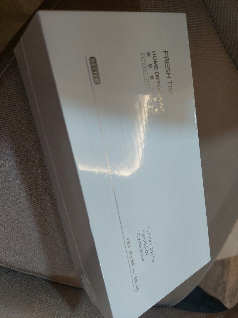 Home Diffuser Kit (Category: Home Fragrance) located in Singapore. Submitted by jo7777 (Listing ID 1305633587, Image 3). Description: BNIB. Lavender fragrance. Can be a gift for your loved ones..