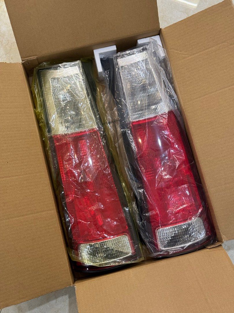 Honda Crv gen1 (RD1) “red/white taillights” (Category: Body Parts and Accessories) located in Quezon City. Submitted by chavzcity (Listing ID 1305661921, Image 3). Description: Honda Crv gen1 (RD1) - Red/White taillights *brand new *have stocks Price: 8,500 (slightly neg) Location: - Banawe, QC.
