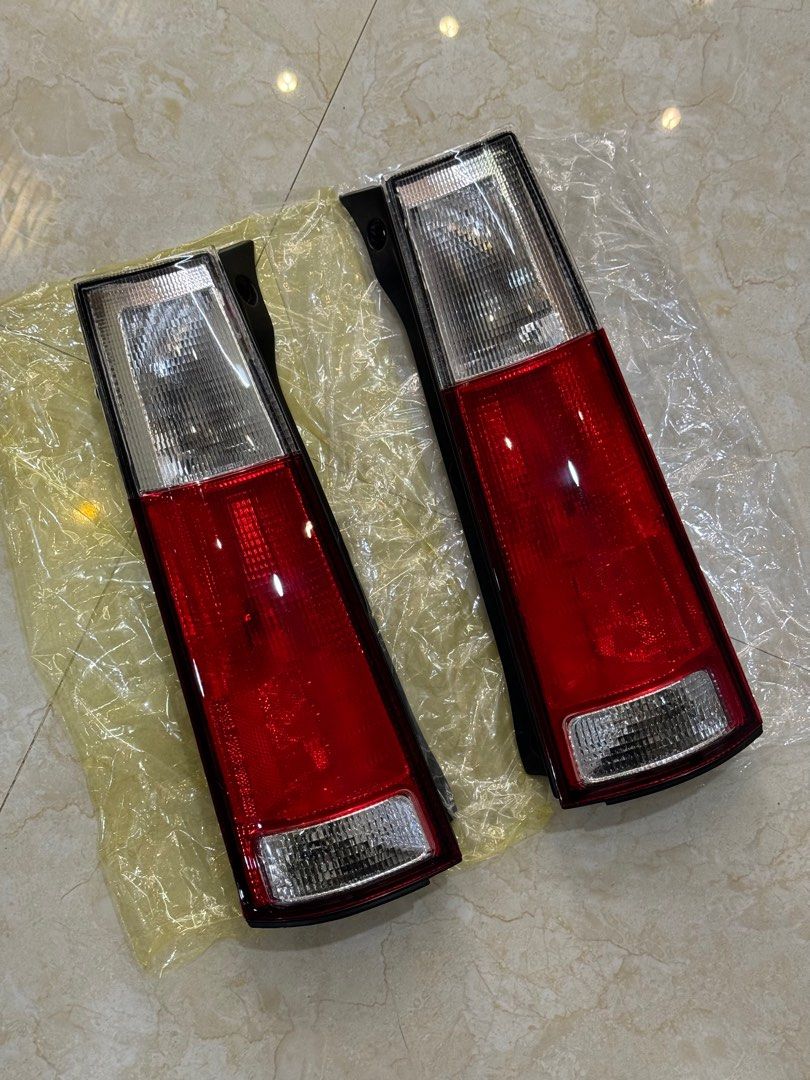 Honda Crv gen1 (RD1) “red/white taillights” (Category: Body Parts and Accessories) located in Quezon City. Submitted by chavzcity (Listing ID 1305661921, Image 1). Description: Honda Crv gen1 (RD1) - Red/White taillights *brand new *have stocks Price: 8,500 (slightly neg) Location: - Banawe, QC.
