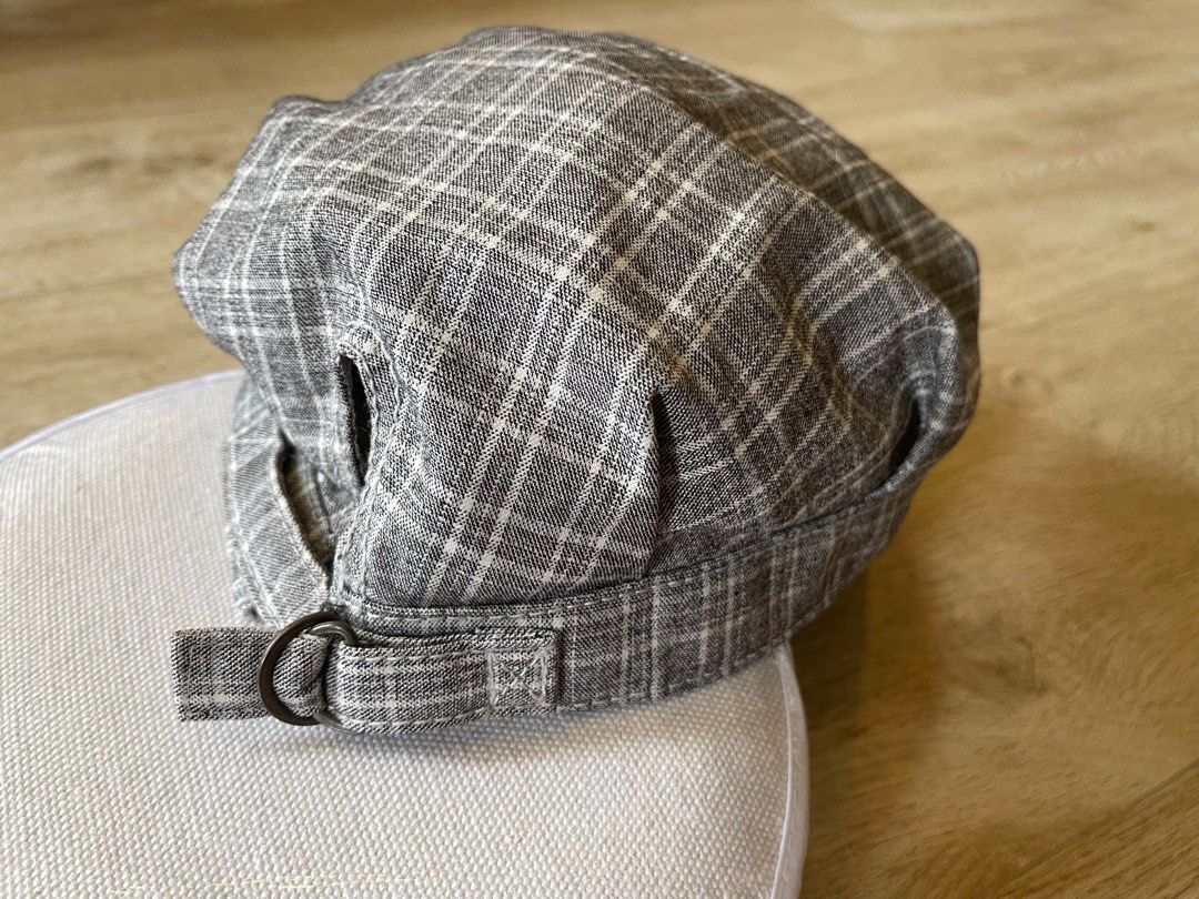 Initial hat cap （分類：棒球帽、帽）位於 Hong Kong。 由 k_h_by 提交（商品編號 1305587375，圖片 2）。簡介： 男女合用 Free size 可調校尺寸 9成以上新，較少使用 順豐到付 。