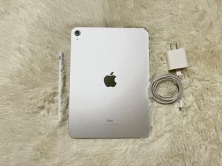 iPad 10th Gen (Silver - 64 GB)