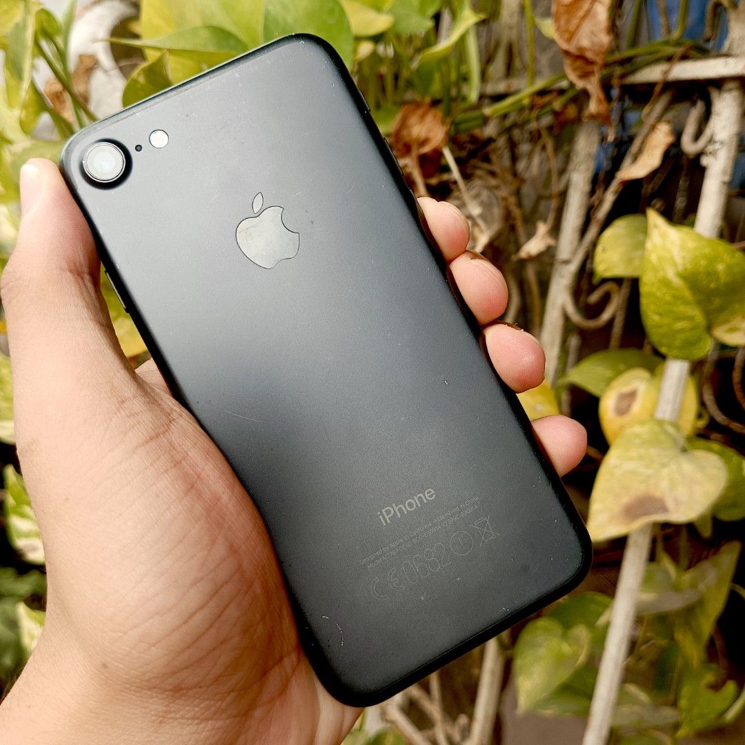 iPhone 7 32 (Category: iPhone 7 Series) located in Dumaguete. Submitted by jamesweird (Listing ID 1305520710, Image 2). Description: Everything working including fingerprint kinda sensitive but works well Battery is 59% but works well pa Everything is working, camera, icloud etc 2,500 only.