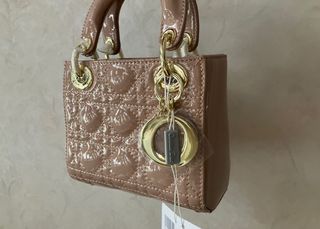 （分類：）位於 。 由 000sally 提交（商品編號 1305584121，圖片 1）。簡介： 。