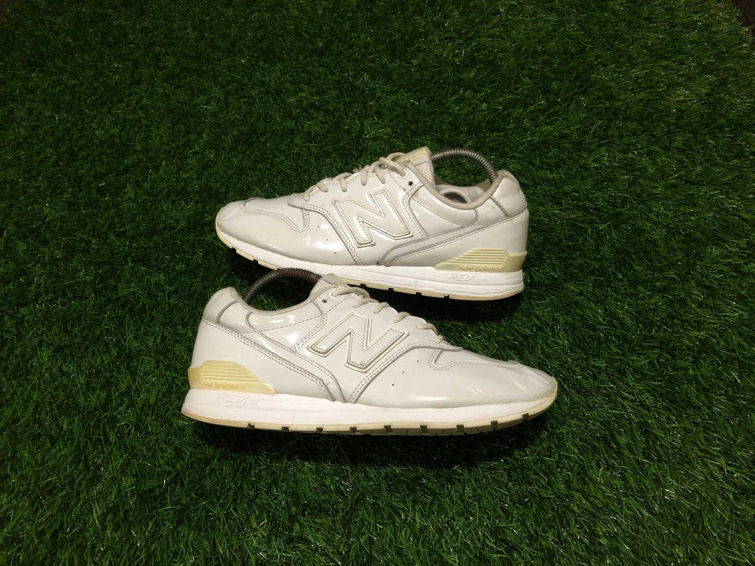 New Balance 996 Full White Leather, Fesyen Pria, Sepatu Sneakers