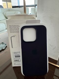 Original Apple Silicon case Elderberry Iphone 14 pro (not max)  from Powermac