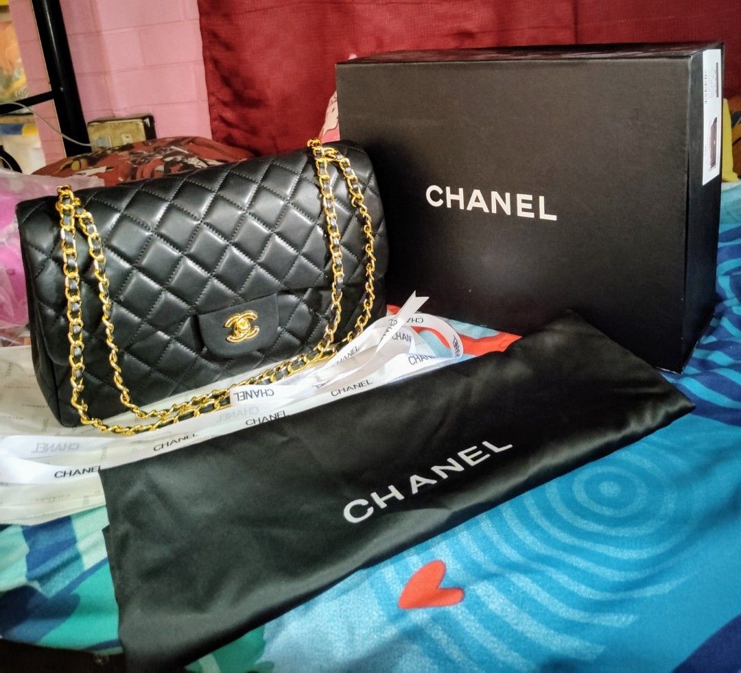 BNEW CHANEL DOUBLE FLAP MEDIUM LEATHER SHOULDER BAG (Category: Luxury Bags & Wallets) located in Manila. Submitted by blessap26genmerch (Listing ID 1305572551, Image 1). Description: MADE IN FRANCE NAKAPLASTIC PA WITH BOX RIBBON DUST BAG LEATHER MATERIAL NON TARNISHING METAL.