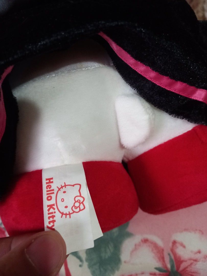 Sanrio Hello Kitty Graduation Plush (Category: Plushies & Soft Toys) located in Baguio. Submitted by chris_tinang_ii (Listing ID 1305631390, Image 2). Description: P.L.E.A.S.E read the whole caption 🥰 Item : Sanrio Hello Kitty Graduation Stufftoy Price : 750 pesos Flaws : None. Condition : Brandnew Needs wash : No Size : 13 inches Material Type : Plush Kindly scan all the pictures, videos and make sure to read the following before checking out t