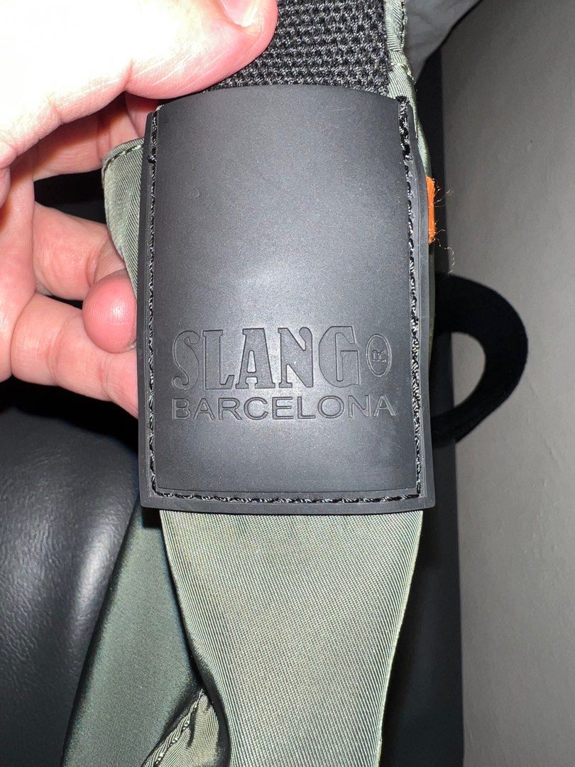 Slang barcelona messenger bag (Category: Cross-body Bags) located in Manila. Submitted by chua.av102380 (Listing ID 1305668903, Image 2). Description: Slang barcelona. Needs to repair zipper. No issues other than the zipper. Thick materials..