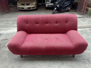 SOFA🇯🇵

5,200 pesos🙂

solidwood legs
Ready to use
Bulky foam
In good condition