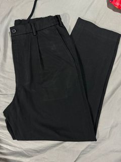 Uniqlo Pleated Tapered Pants