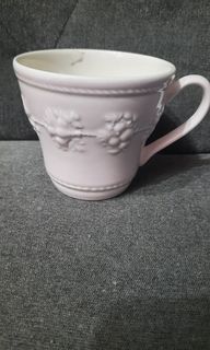 Wedgewood porcelain mug 4x3.5 Festivity pink with flaw