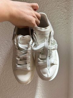 White/gray sneakers