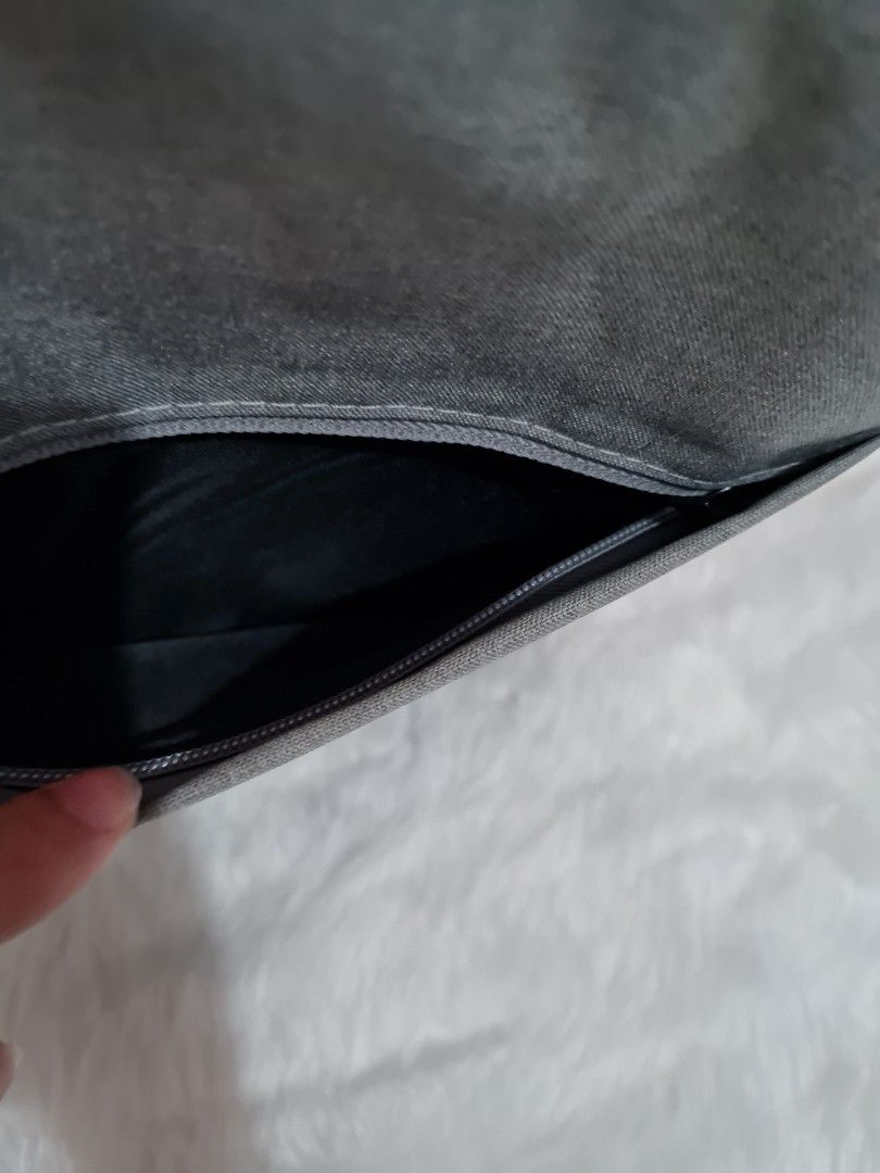 Zippered laptop case (fits 13" laptop) (Category: Laptop Bags & Sleeves) located in Cavite. Submitted by iammil (Listing ID 1305574338, Image 2). Description: Bought at the SM Store for Php 349. No flaw, as good as new. RFS: changed to laptop sleeve.