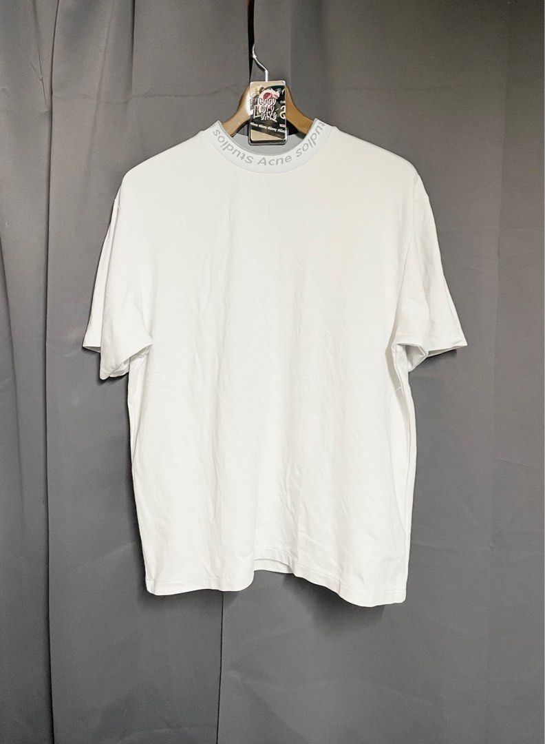Acne Studios(Acne) EXTORR LOGO T-SHIRTWHT /FN-MN-TSH1000119 (Category: Tshirts & Polo Shirts ) located in Cabuyao City. Submitted by ParadisethriftedPh (Listing ID 1305804200, Image 1). Description: Excellent like new Cr: 9.8/10 Code: FN-MN-TSH1000119 Dimes Width: 21 Length: 27.