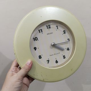 Affordable Seiko Wall Clock for only php 150
issue body scratches