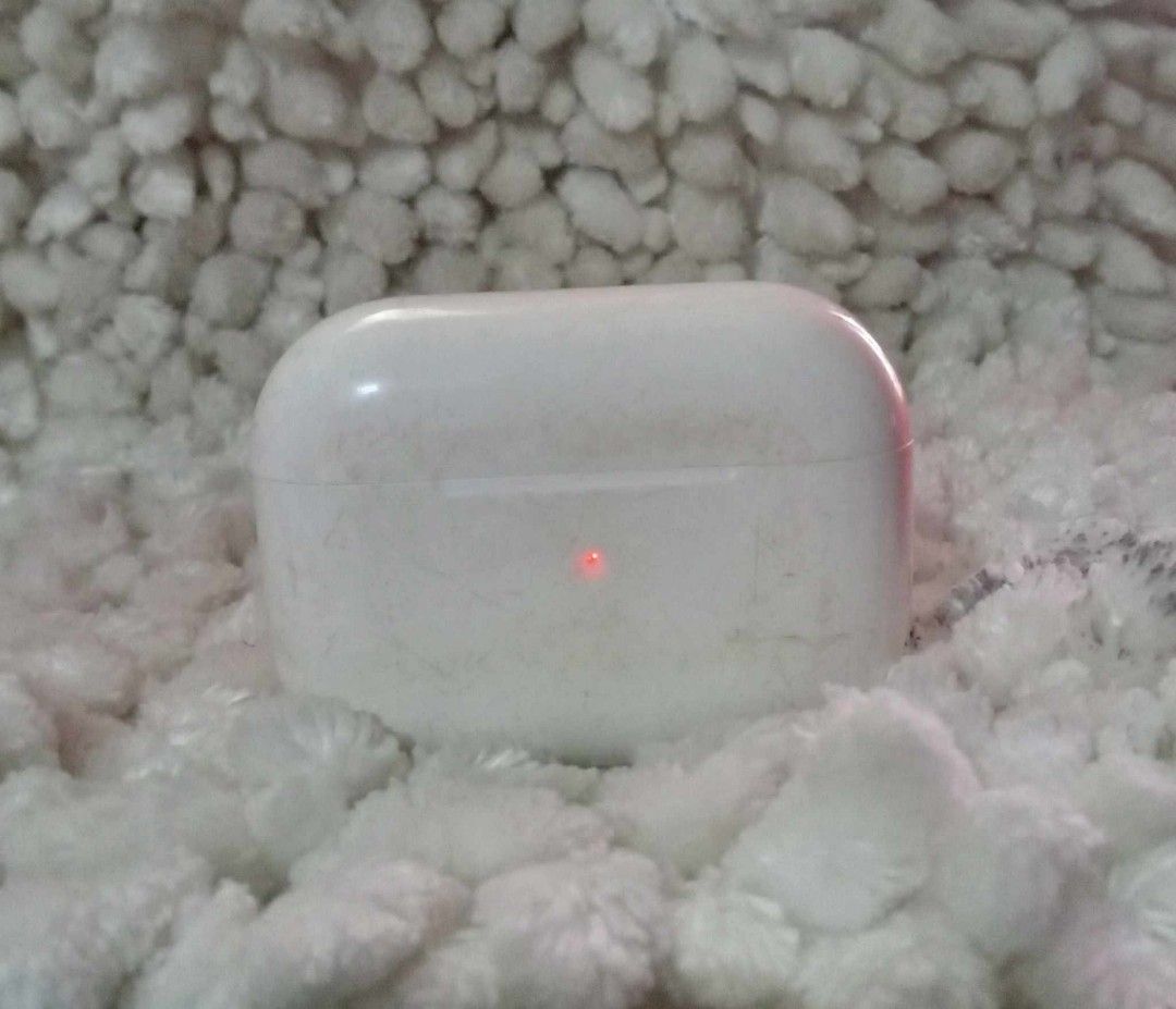 Apple Airpods 1st Generation (Category: Earphones) located in Pasig City. Submitted by califinestcollectibles (Listing ID 1305764173, Image 1). Description: Apple Airpods 1st Generation with charger EL#75 model: A2190 EMC 3326 519MAH ISSUE: No earsilicon Legit items/Original from USA Actual and Detailed Pictures Posted for pick up/meet up at One Oasis Condominium Ortigas Extension Pasig City.
