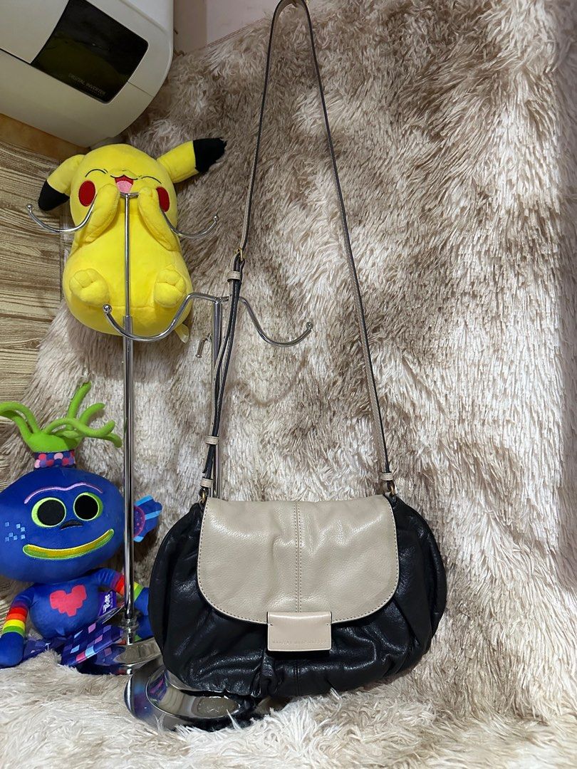 Authentic Marc Jacobs MJ sling bag (Category: Luxury Bags & Wallets) located in Quezon City. Submitted by geillen3 (Listing ID 1305759983, Image 1). Description: Authentic Marc Jacobs sling bag Sling is adjustable Clean inside Please see actual posted pictures for more item details Pick-up Mrt Gma Kamuning Station Southbound Meet-up Mrt Gma Kamuning Station Southbound (Uncle John’s or Ministop before) Shipping: Lalamove Lbc J&T Shipping fee (at b